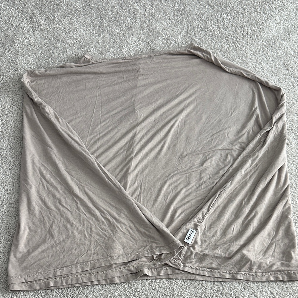 Nursing Poncho, Rayon Soft & Breathable Breastfeeding Cover up - Picture 2 of 3
